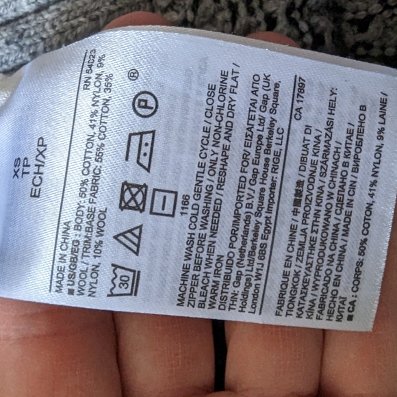 Banana Republic Sweater - Picture 7 of 8